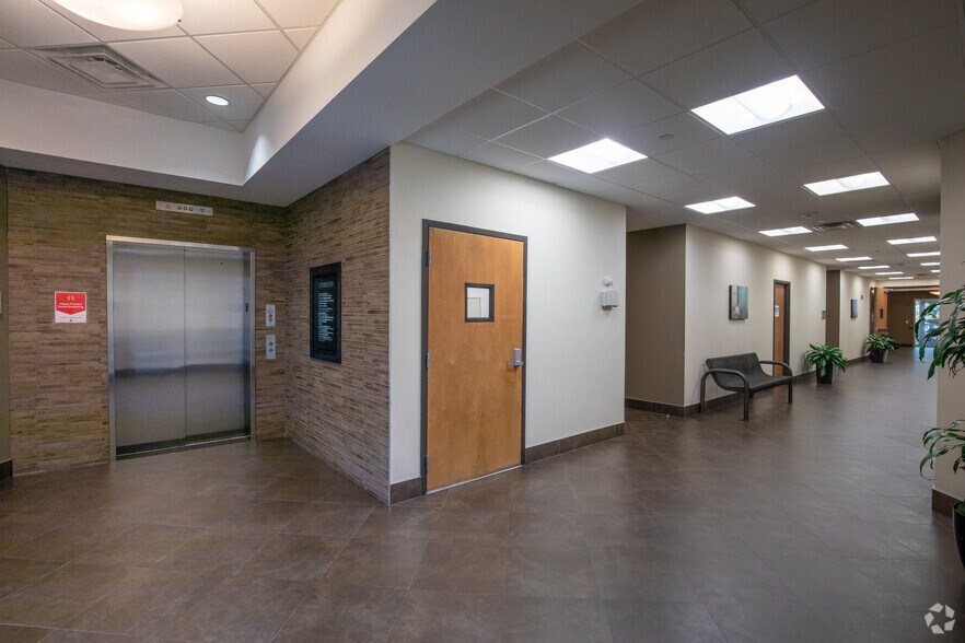 4 Technology Dr, Setauket, NY à louer - Photo intérieure – Image 2 sur 3