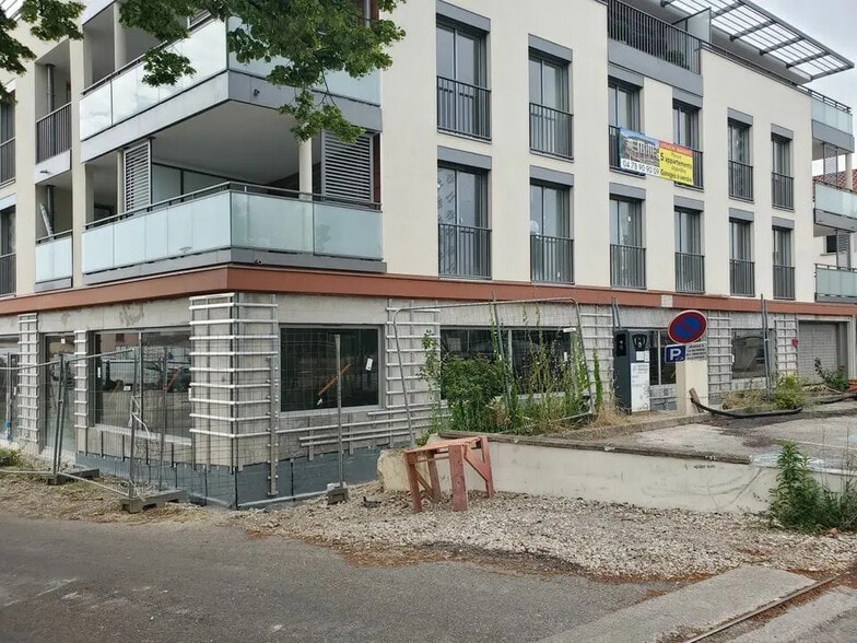 Local commercial dans Genas à louer - Photo de l’immeuble – Image 1 sur 5