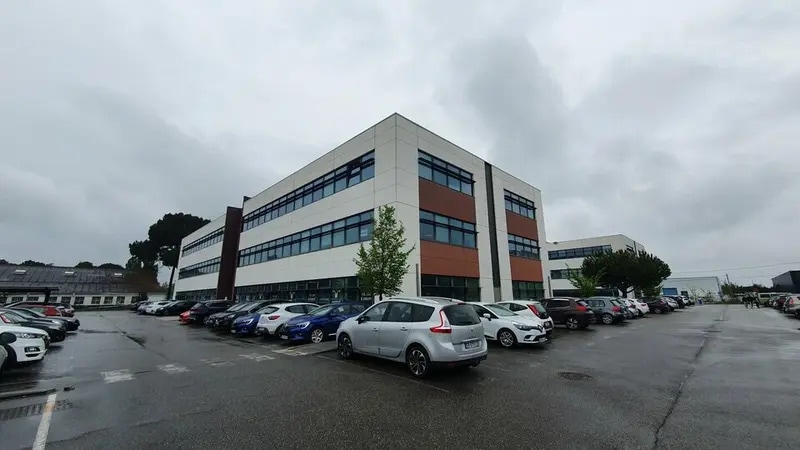 198 Avenue Du Haut Lévèque, Pessac à louer - Photo de l’immeuble – Image 2 sur 6