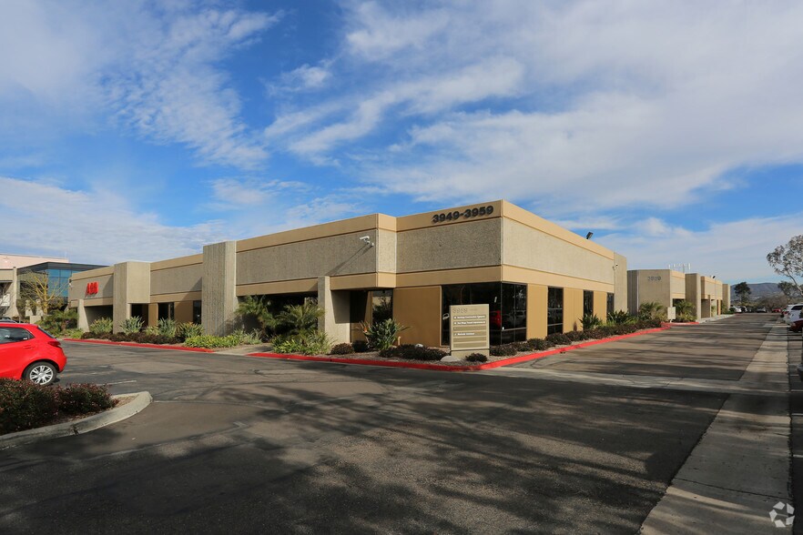 3949 Ruffin Rd, San Diego, CA à louer - Photo principale – Image 1 sur 3