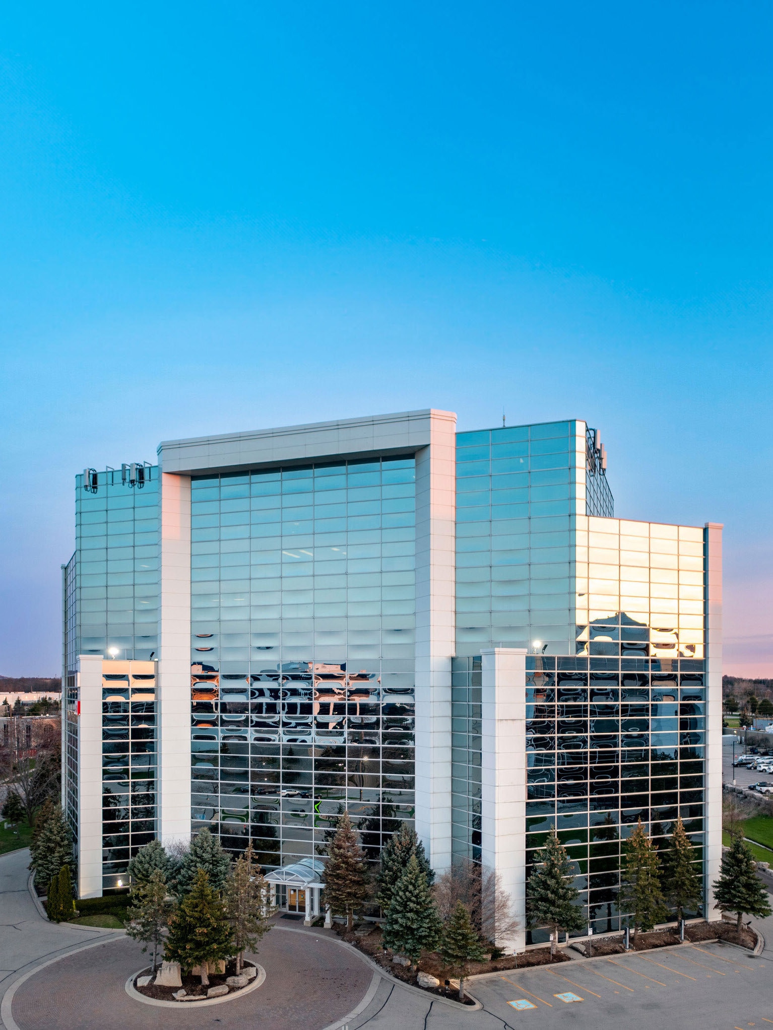 5500 N Service Rd, Burlington, ON à louer Photo de l’immeuble– Image 1 sur 22