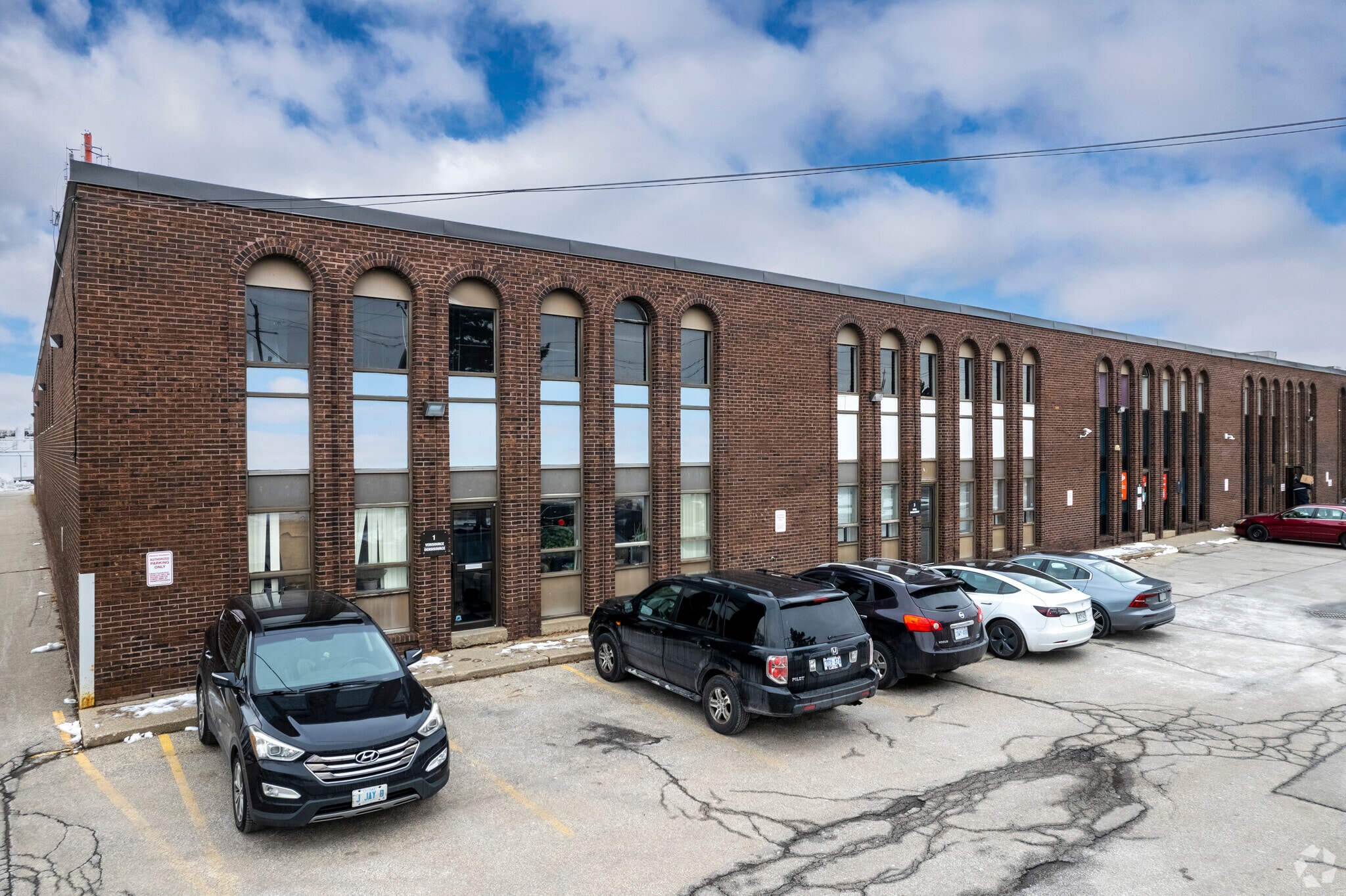 4476-4478 Chesswood Dr, Toronto, ON à louer Photo principale– Image 1 sur 7
