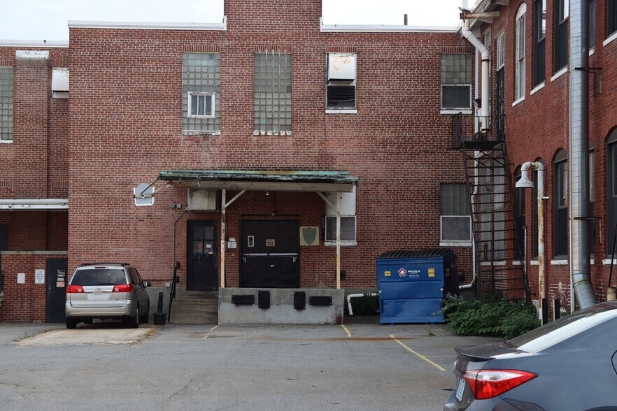 25 Manton Ave, Providence, RI à louer - Photo principale – Image 1 sur 1