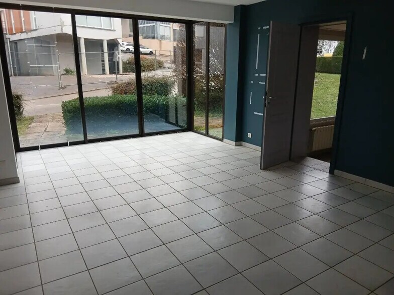 Bureau dans Miserey-Salines à louer - Photo intérieure – Image 2 sur 5