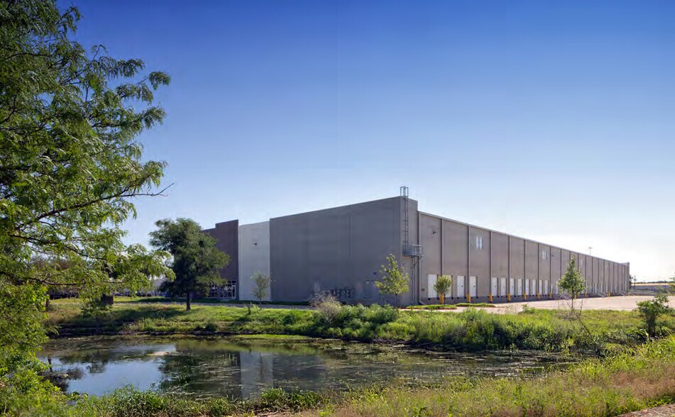 7500 Flagstone Dr, Fort Worth, TX à louer - Photo de l’immeuble – Image 2 sur 7