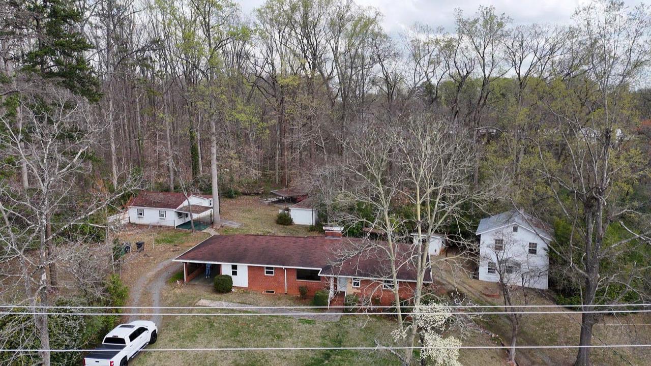 4924 Freedom Dr, Charlotte, NC à vendre Photo principale– Image 1 sur 37