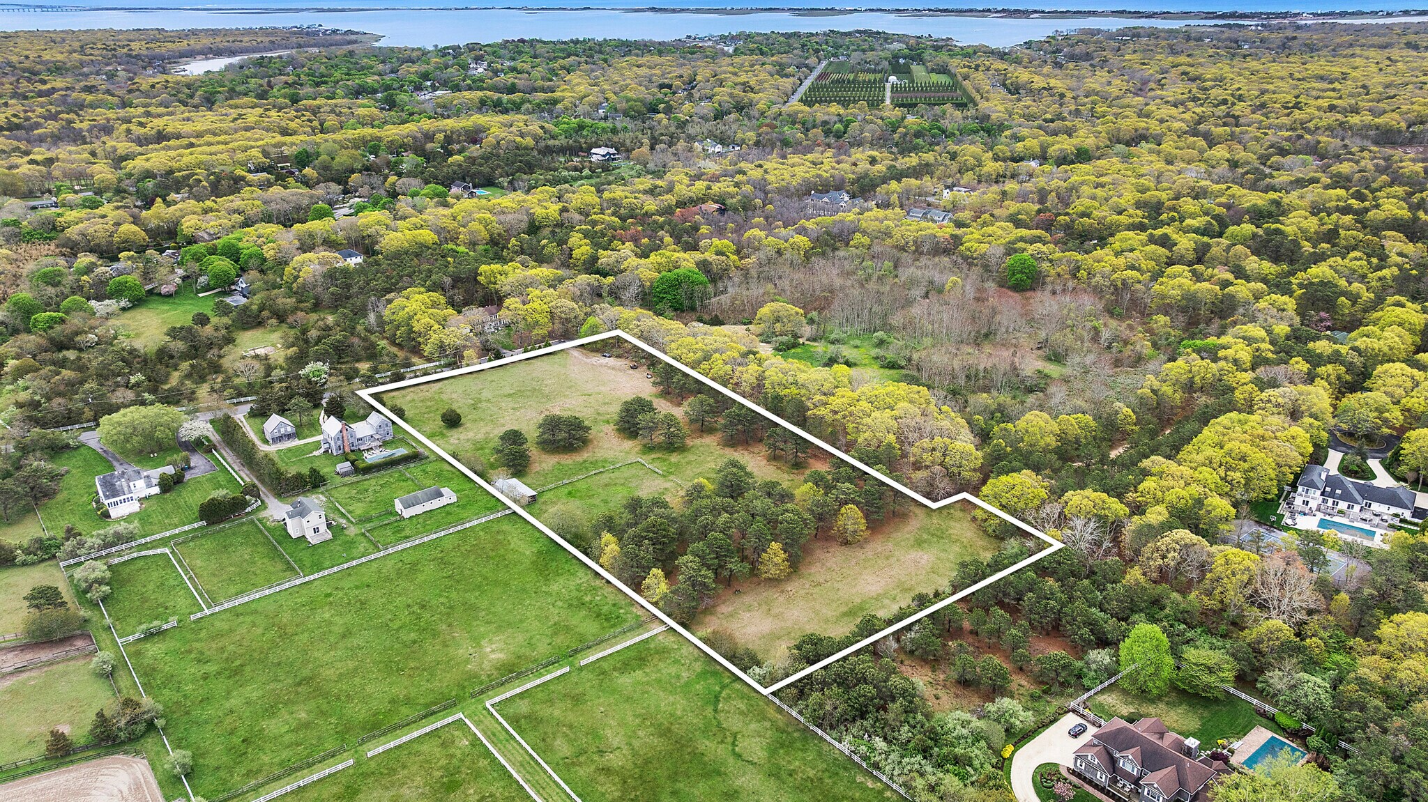 144 DAMASCUS Rd, East Quogue, NY à vendre Aérien– Image 1 sur 10