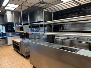 211-235 Old Country Rd, Carle Place, NY à louer Photo intérieure– Image 2 sur 23