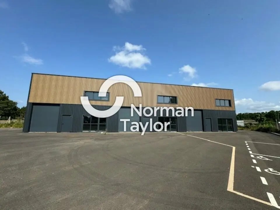 Local d'activités dans Mimizan à vendre Photo de l’immeuble– Image 1 sur 4