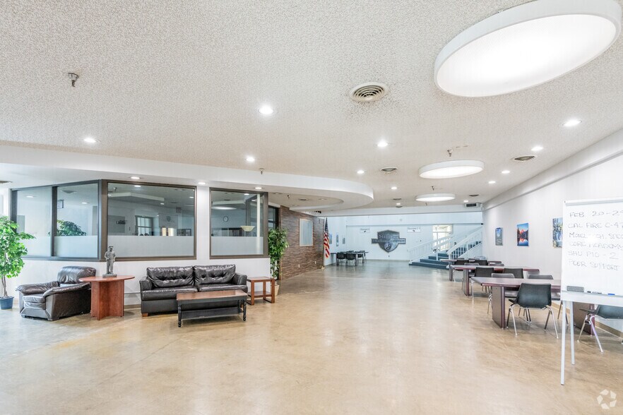 4300-4356 Caterpillar Rd, Redding, CA à vendre - Photo intérieure – Image 3 sur 31