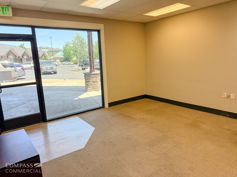 974 SW Veterans Way, Redmond, OR à louer - Photo de l’immeuble – Image 3 sur 5