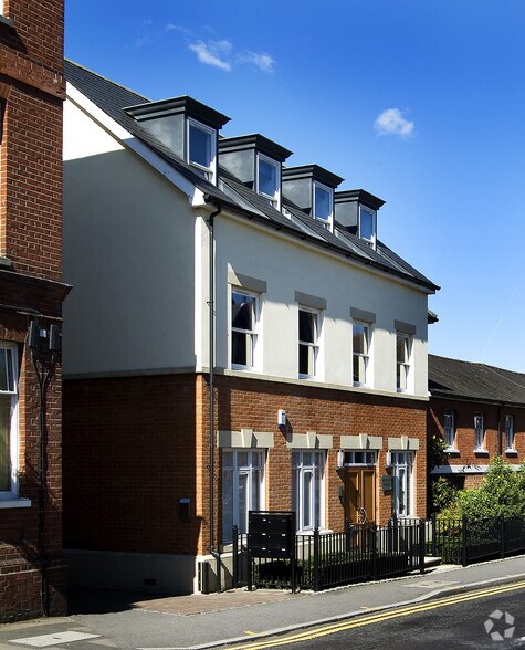 9-11 Chertsey St, Guildford à louer - Photo de l’immeuble – Image 2 sur 9