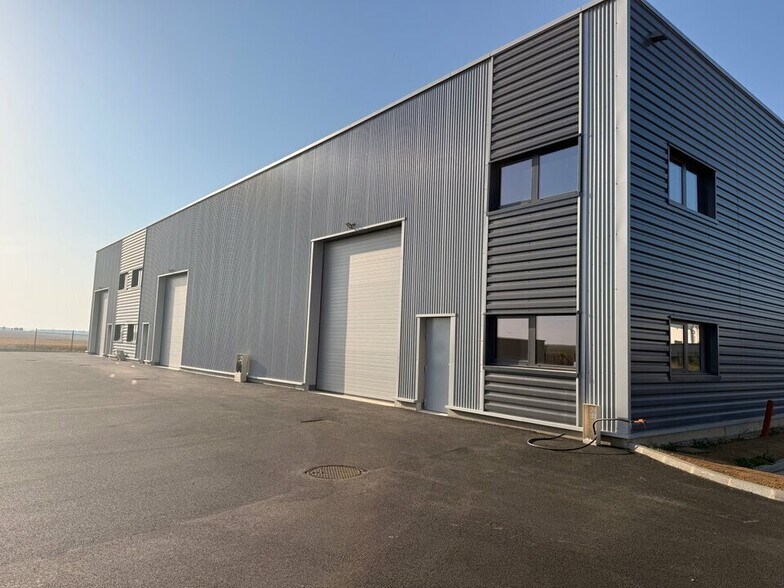 Industriel/Logistique dans Beauvais à louer - Photo de l’immeuble – Image 1 sur 5