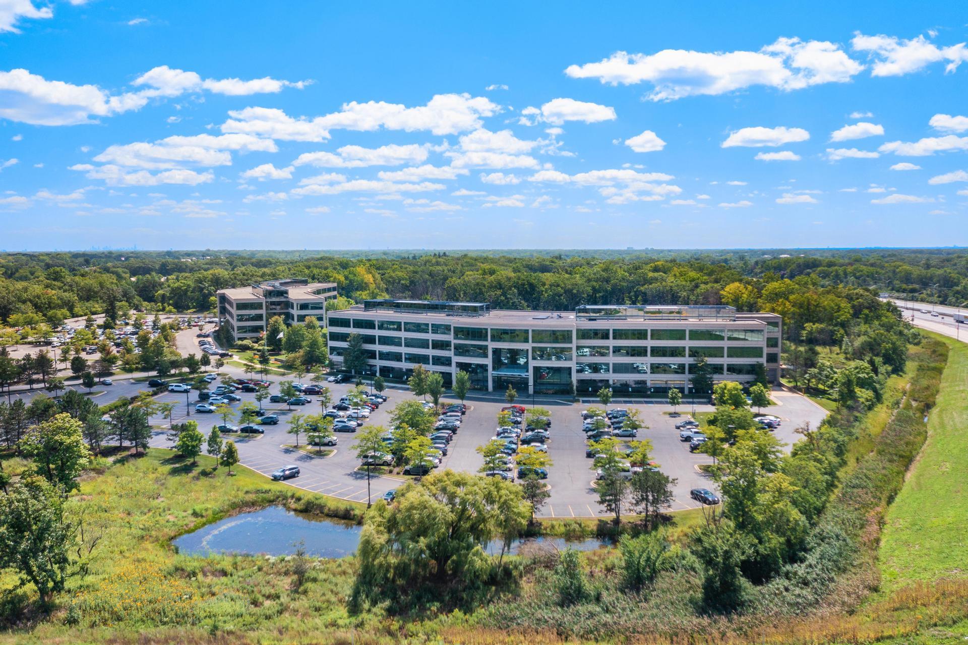 100 S Saunders Rd, Lake Forest, IL à louer Photo principale– Image 1 sur 27