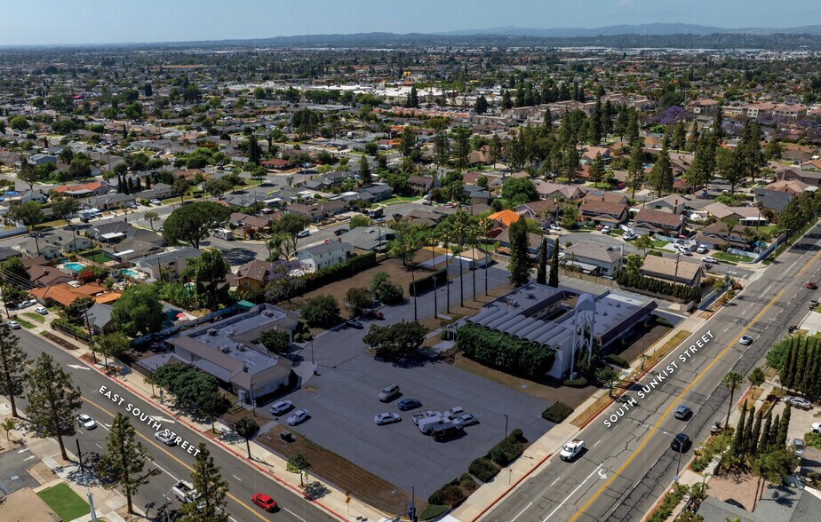 621 S Sunkist St, Anaheim, CA à vendre - Aérien – Image 1 sur 10