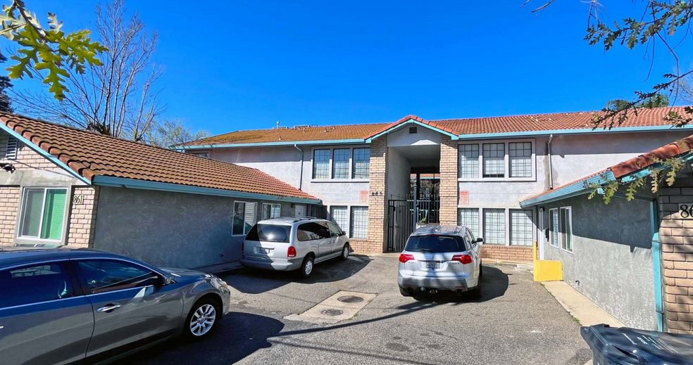 861-869 N Mitchell Ave, Turlock, CA à vendre - Photo principale – Image 1 sur 9