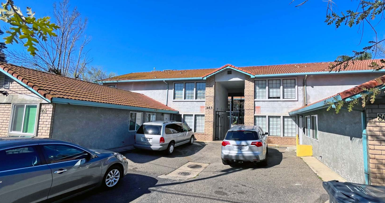 861-869 N Mitchell Ave, Turlock, CA à vendre Photo principale– Image 1 sur 10