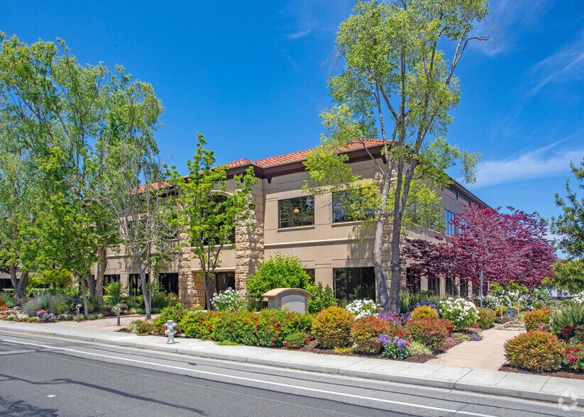 440 E Middlefield Rd, Mountain View, CA à louer - Photo principale – Image 1 sur 5