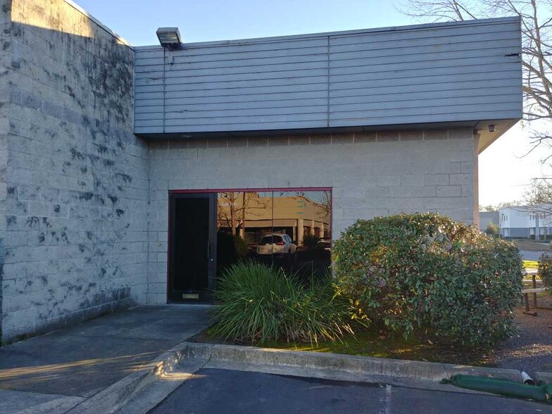 5510 Skylane Blvd, Santa Rosa, CA à louer - Photo de l’immeuble – Image 1 sur 7