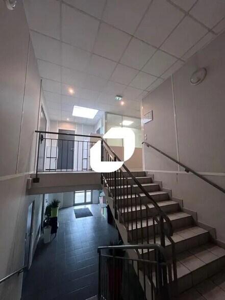 Bureau dans Chelles à louer - Photo de l’immeuble – Image 1 sur 6