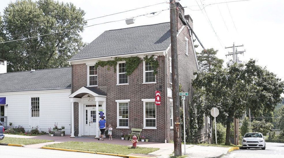201 E Main St, Ligonier Township, PA à louer - Photo principale – Image 1 sur 3