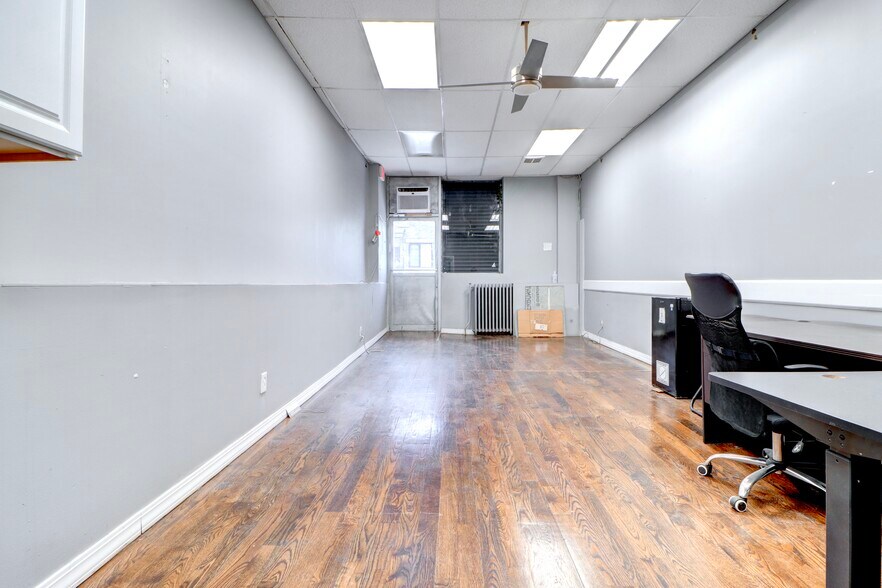 451 Grandview Ave, Ridgewood, NY à louer - Photo de l’immeuble – Image 2 sur 6