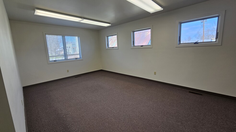 11 Elm St, Philmont, NY à vendre - Photo intérieure – Image 3 sur 16