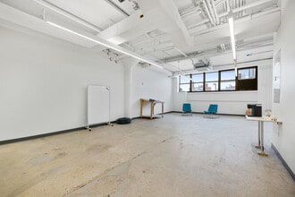 315 Meserole St, Brooklyn, NY à louer Photo intérieure– Image 2 sur 5