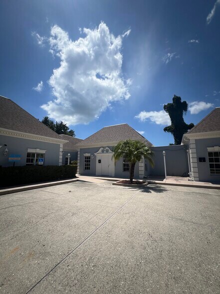 205 Montgomery Ave, Sarasota, FL à vendre - Photo de l’immeuble – Image 2 sur 6