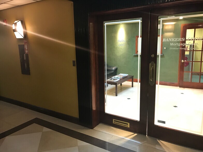 10651 N Kendall Dr, Miami, FL à louer - Photo de l’immeuble – Image 3 sur 9