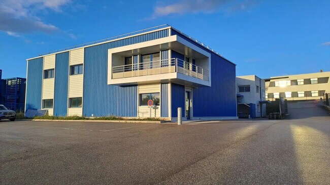 Plus de détails pour Local d’activités à vendre