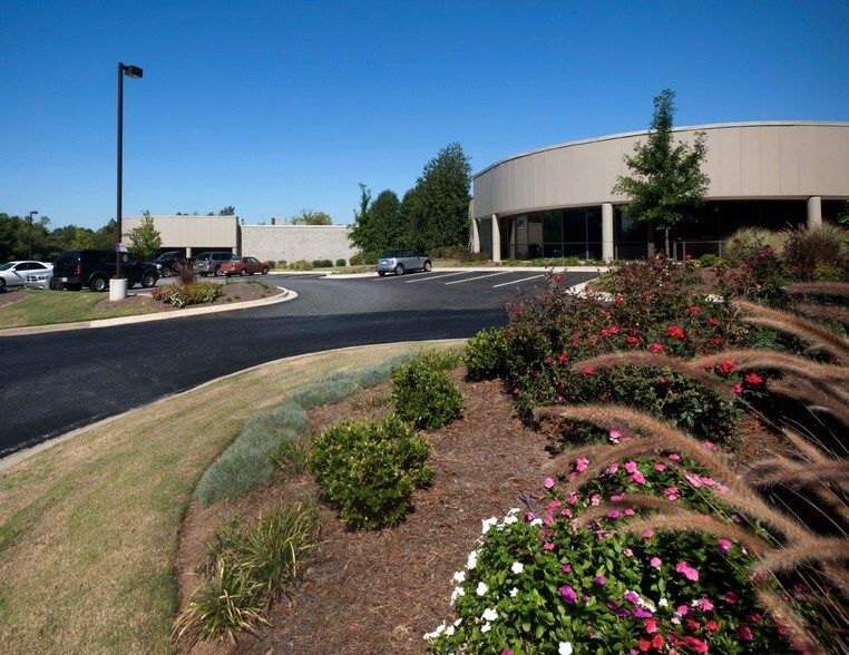 445 Atlanta South Pky, Atlanta, GA à vendre - Photo de l’immeuble – Image 3 sur 13