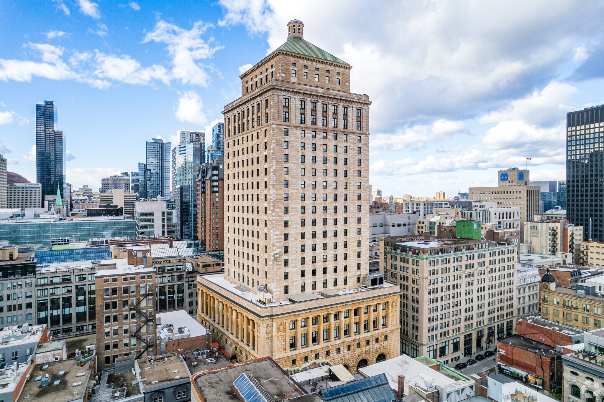 360 Rue Saint-Jacques, Montréal, QC à louer Photo de l’immeuble– Image 1 sur 15