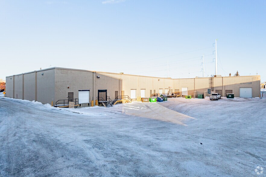 10441-10459 172 St NW, Edmonton, AB à louer - Photo de l’immeuble – Image 3 sur 4