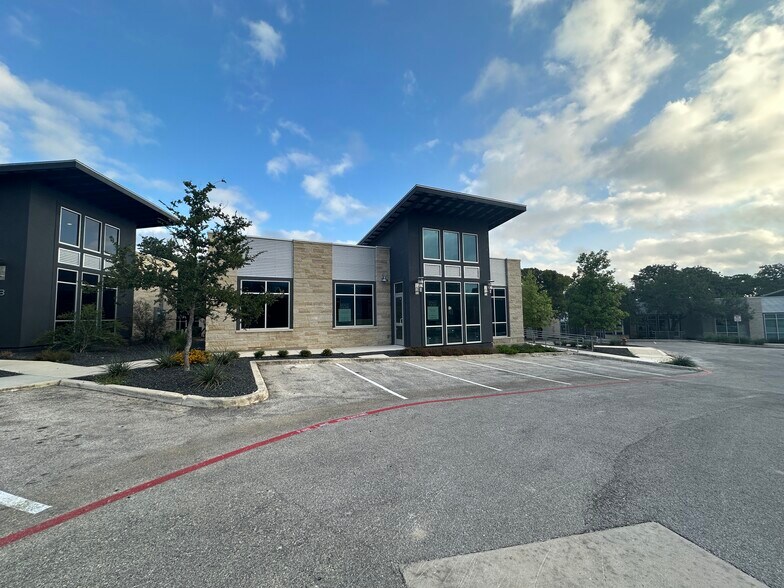 23119 W IH-10 Frontage Rd W, San Antonio, TX à louer - Photo de l’immeuble – Image 2 sur 17
