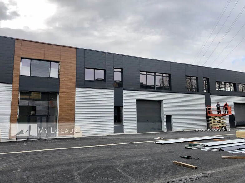 Local d’activités dans Villeneuve-La-Garenne à louer - Photo de l’immeuble – Image 1 sur 4