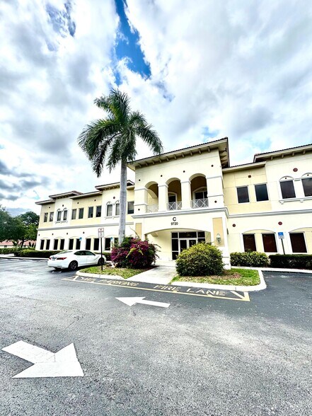 9720 Stirling Rd, Cooper City, FL à vendre - Photo de l’immeuble – Image 3 sur 4