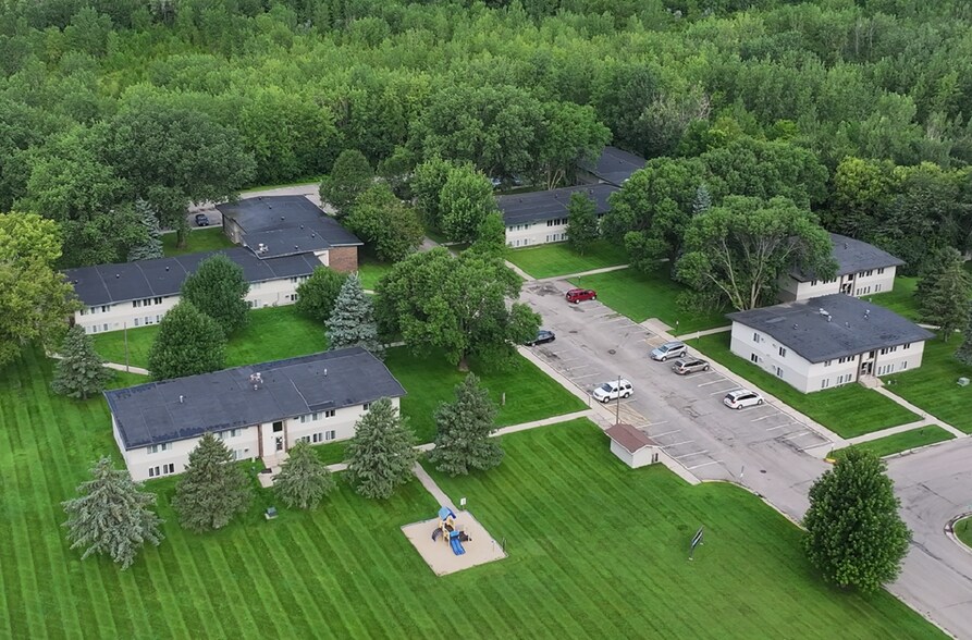 151 Sunnyslope Rd, Morris, MN à vendre - Photo principale – Image 1 sur 33
