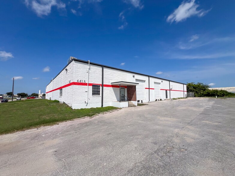 4415 Dividend Dr, San Antonio, TX à louer - Photo de l’immeuble – Image 3 sur 21