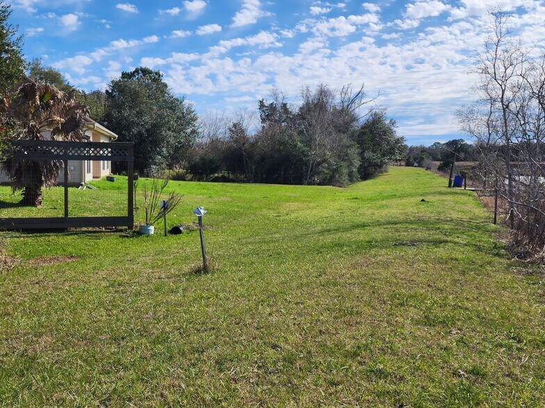 9015 Schiro Rd, Hitchcock, TX à vendre - Photo de l’immeuble – Image 3 sur 12