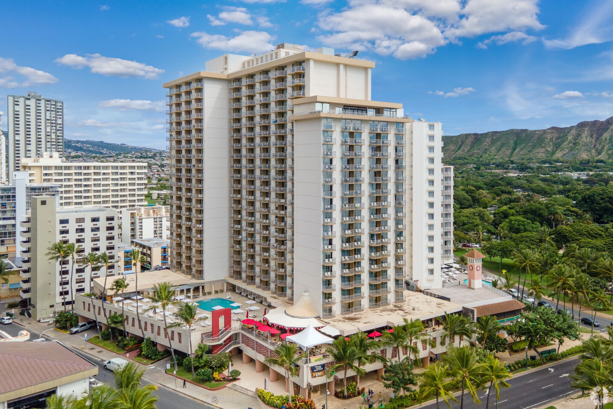 2570 Kalakaua Ave, Honolulu, HI à louer Photo principale– Image 1 sur 13