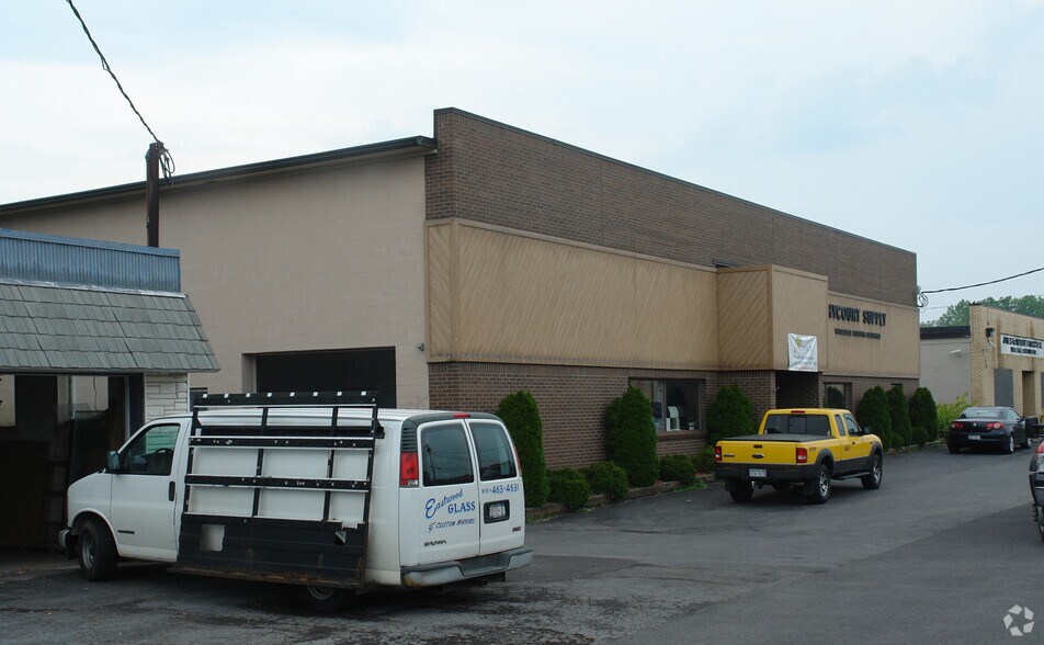 4040 New Court Ave, Syracuse, NY à vendre - Photo de l’immeuble – Image 2 sur 10