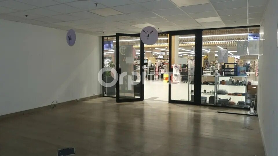 Local d’activités dans Varennes-Vauzelles à louer - Photo de l’immeuble – Image 2 sur 7