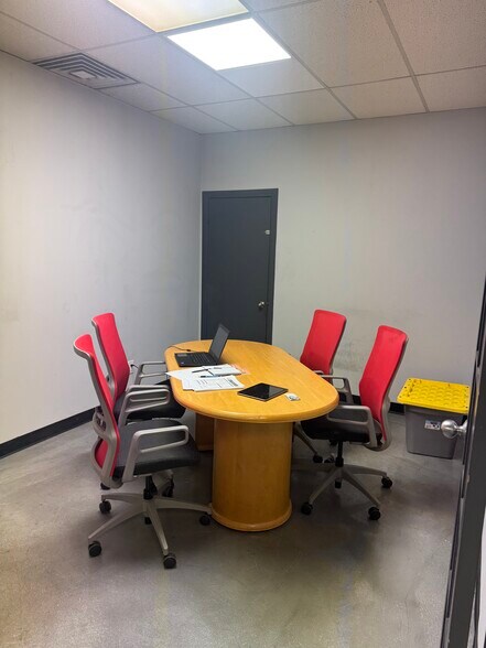 1331 Matheson Blvd E, Mississauga, ON à louer - Photo intérieure – Image 3 sur 9