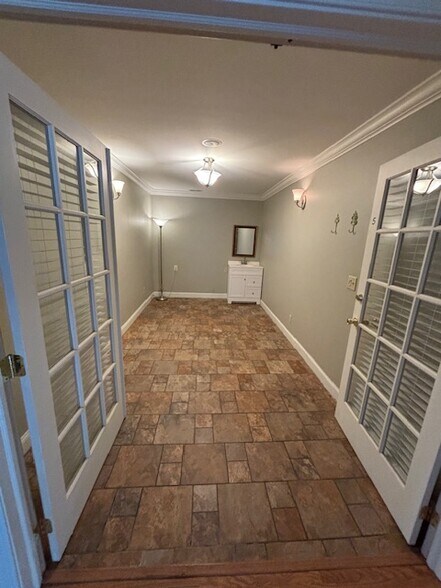 6600 Grand Central Ave, Vienna, WV à louer - Photo de l’immeuble – Image 2 sur 17