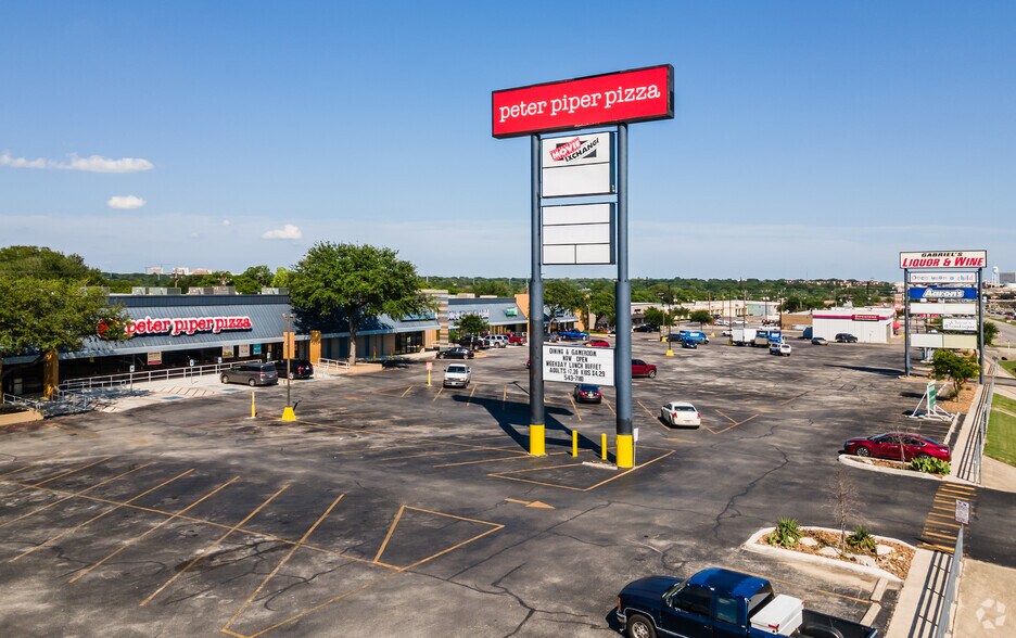 6901-6997 Bandera Rd, Leon Valley, TX à louer - Photo de l’immeuble – Image 2 sur 10