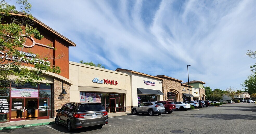187 Blue Ravine Rd, Folsom, CA à louer - Photo de l’immeuble – Image 3 sur 5