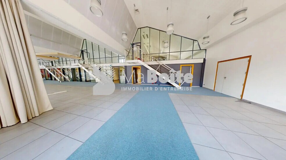 Bureau dans Saint-Étienne à louer - Photo de l’immeuble – Image 1 sur 9