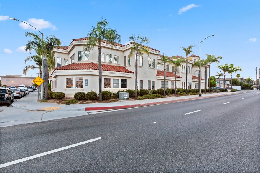 200 E Washington Ave, Escondido, CA à louer - Photo de l’immeuble – Image 2 sur 8