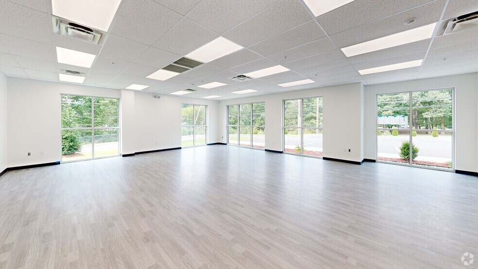 683 Daniel Webster Hwy, Merrimack, NH à louer - Numérisation 3D Matterport – Image 3 sur 14
